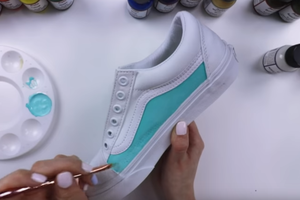 How to Paint Shoes (Custom shoes painting Vans) - Acrylic Technique